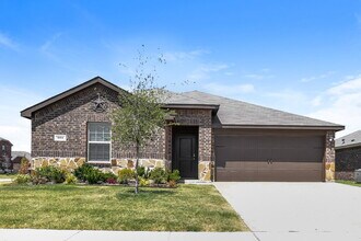 Building Photo - 901 Silver Maple Ln