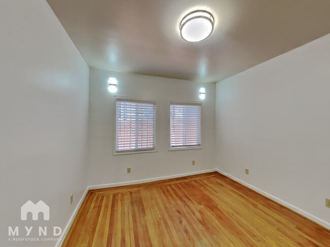 Building Photo - 2860 Montana St