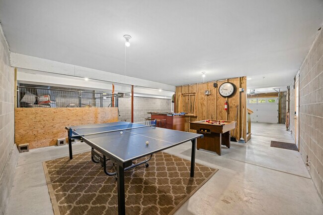 Building Photo - 15414 N River Beach Dr