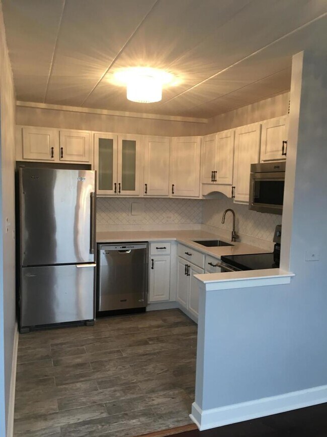 Building Photo - 6161 N Hoyne Ave