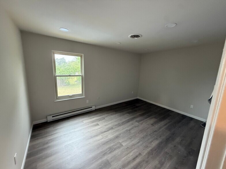 BEDROOM - 200 Algonquin Trl
