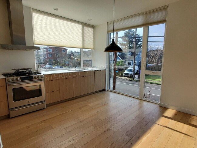 Building Photo - PERE02--*