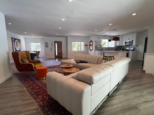 Primary Photo - 21523 Dumetz Rd