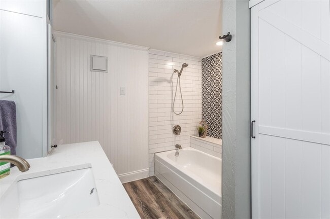 Building Photo - 16301 Ledgemont Ln