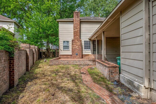 Building Photo - 2232 Burfordi Ln
