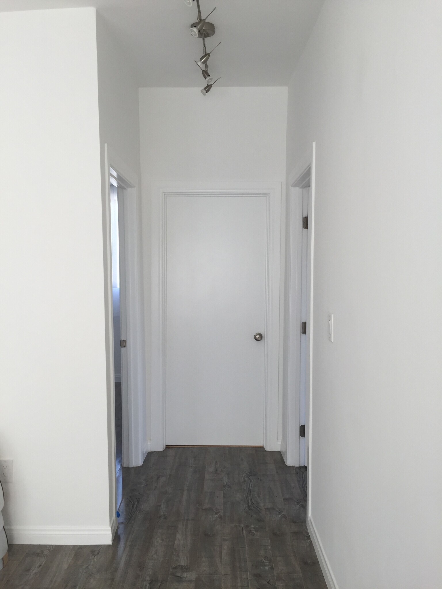 Building Photo - 4870 W Adams Blvd