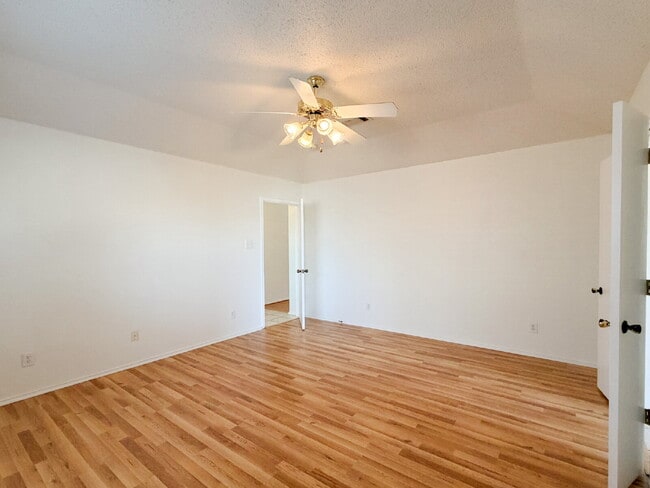 Building Photo - 3 Bedroom, 2 Bath Home in Crowley on Corner Lot