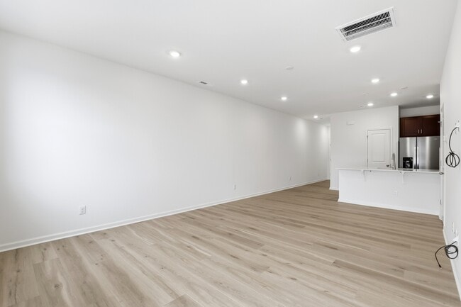 Building Photo - 10608 Brookside Reserve Rd