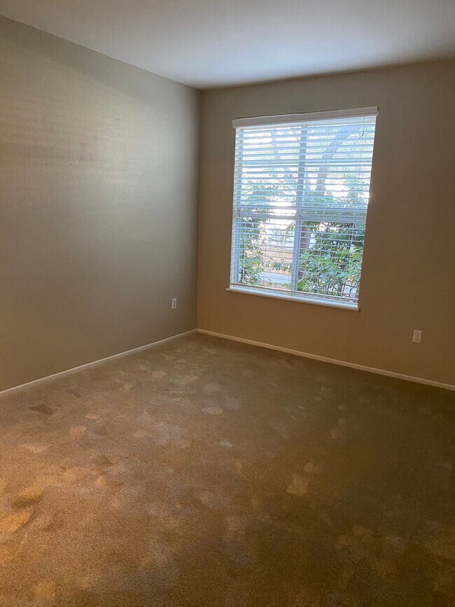 Building Photo - 2 Bed/2 Bath Condo in Martinique Complex -...