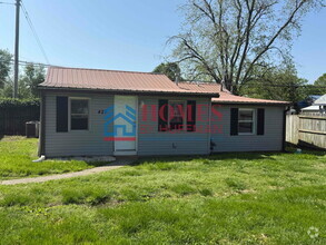Building Photo - Three Bedroom House | Off Diamond Avenue