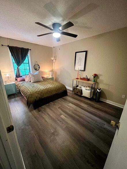 Building Photo - Room in Townhome on Willow Bridge Dr