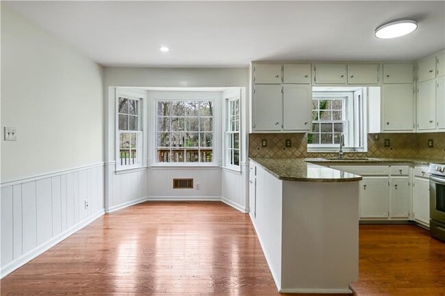 Building Photo - 4711 Nutmeg Way SW