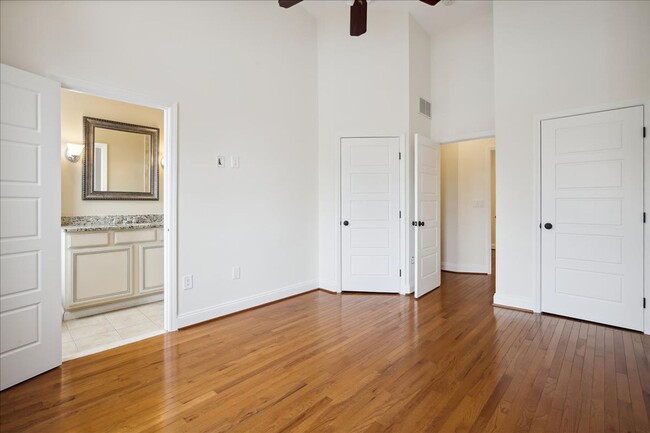 Building Photo - Pet Friendly Luxury DC TH - 3 bed +  3.5 B...