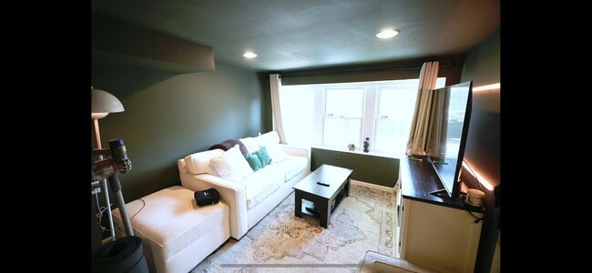 Building Photo - 2333 S Hoyne Ave