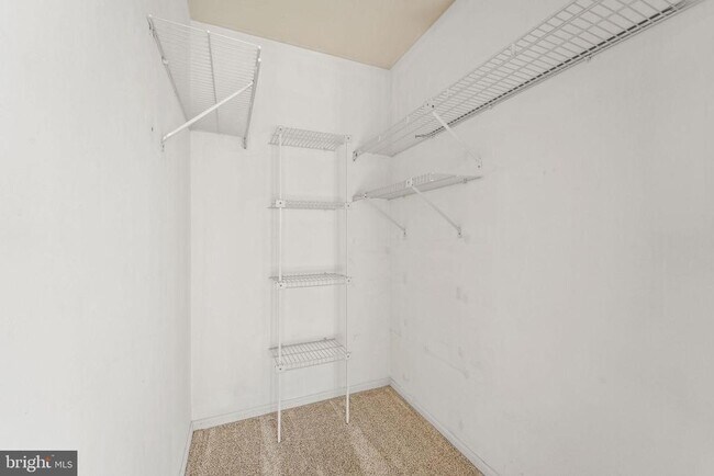 Building Photo - 19 Canterbury Ct