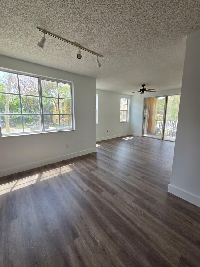 Building Photo - 2360 E Preserve Way