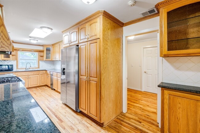 Building Photo - 4025 Silverwood Dr