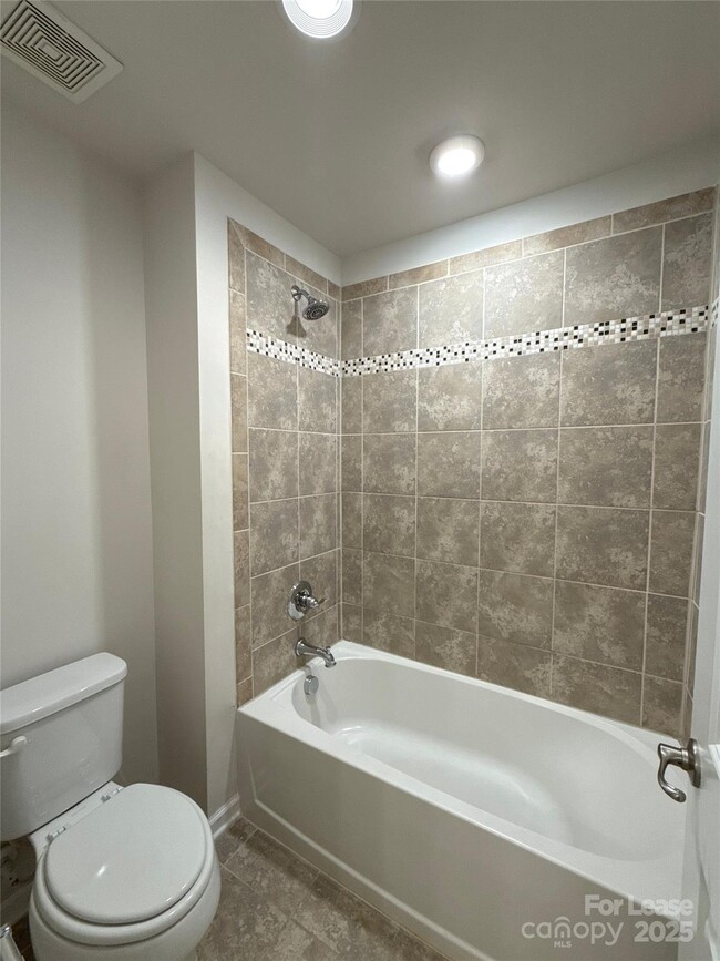 Building Photo - 11060 Discovery Dr NW