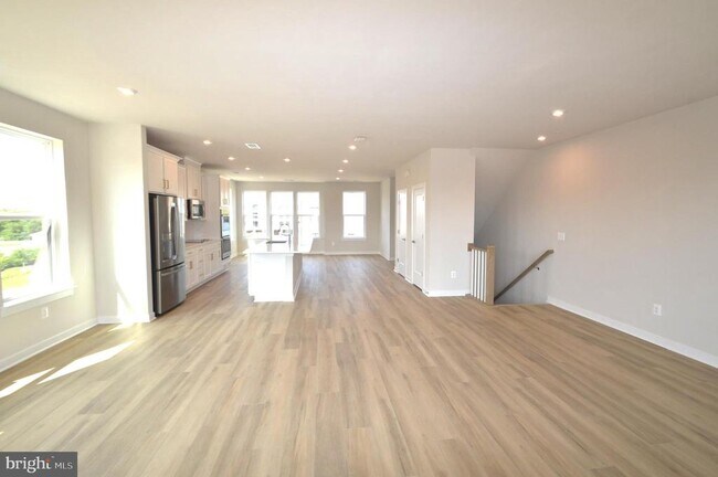 Building Photo - 43795 Middleway Ter