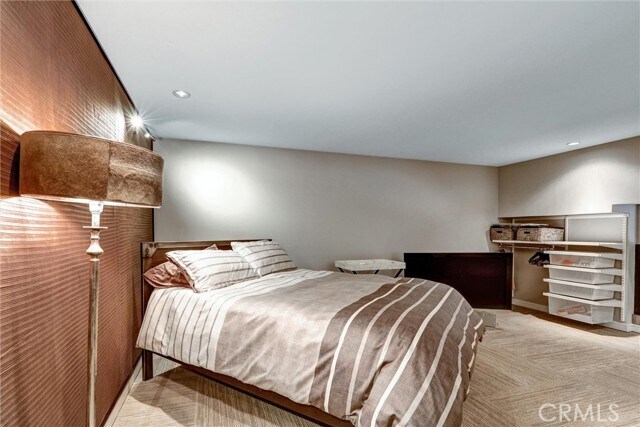 Building Photo - 350 W Ash St