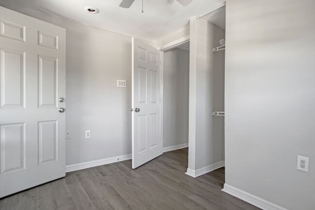 Building Photo - 1002 Avenue E