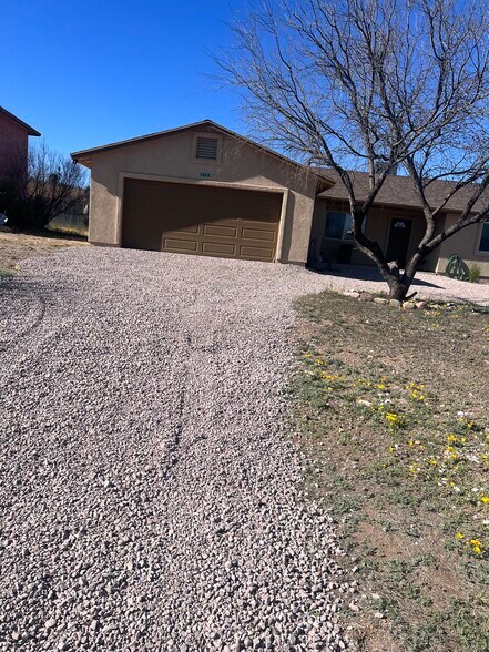 Building Photo - 1176 Menta Ct