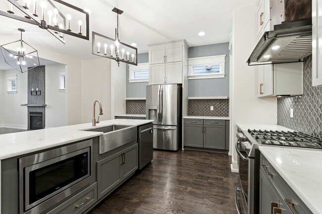 Building Photo - 1708B 15th Ave S