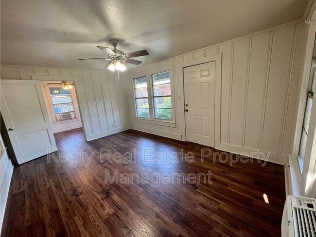 Building Photo - 503 Southdown Pl