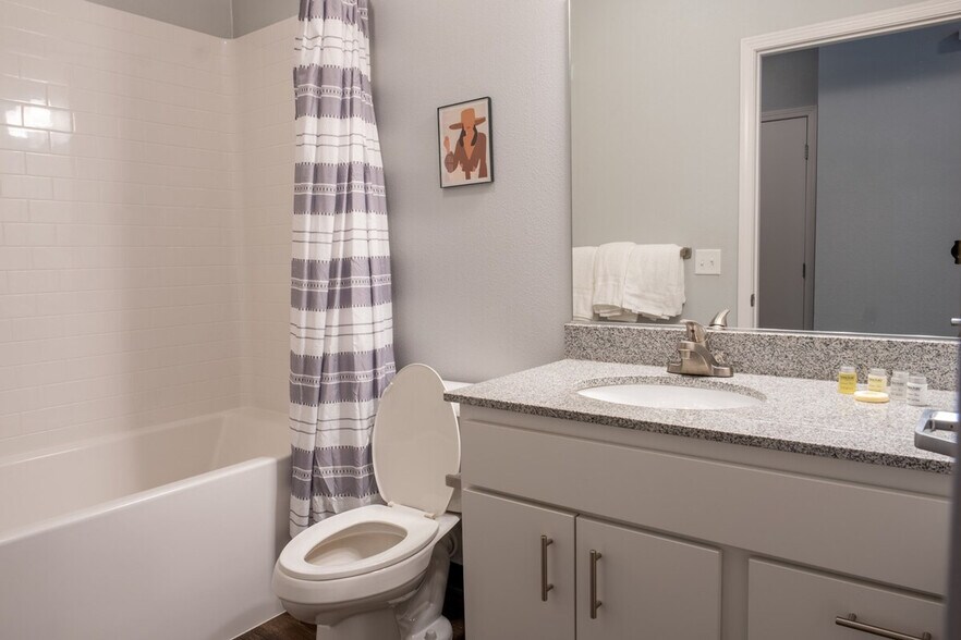 Building Photo - 2301 Ingersoll Ave