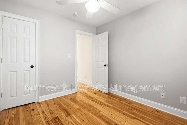 Building Photo - 1124 5th Ave