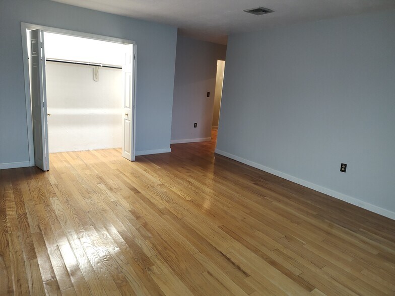 bed room 1 - 40 Greenleaf St