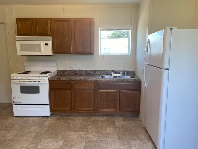 Building Photo - 17020 Meridian Blvd