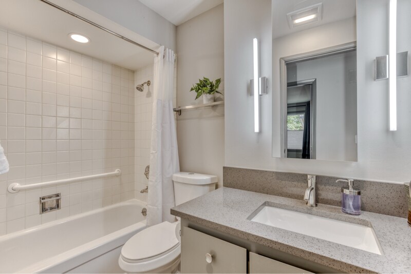 Building Photo - 9035 SW Monterey Pl