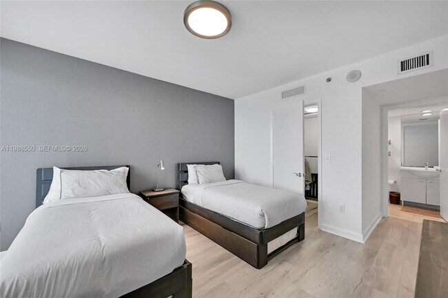 Building Photo - 1830 S Ocean Dr