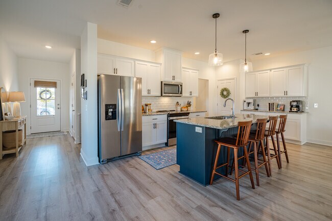 Building Photo - 63 Buckingham Dr