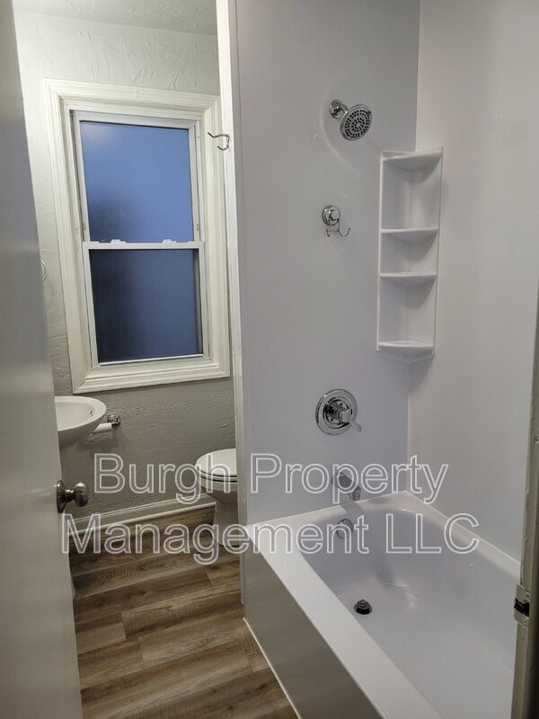 Building Photo - 2607 Voelkel Ave