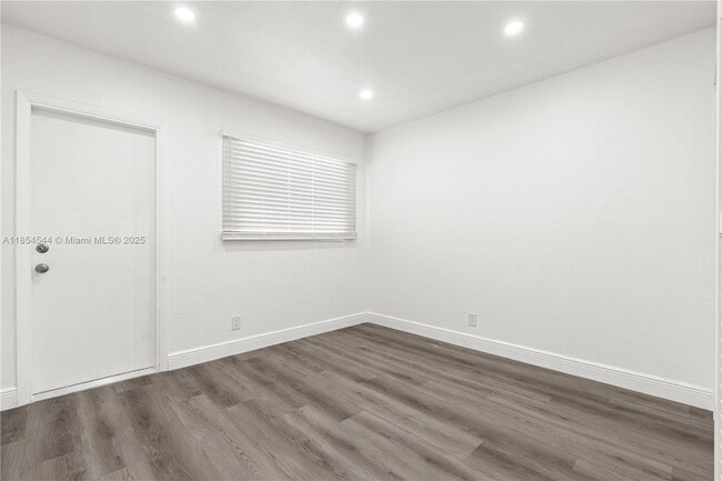 Building Photo - 1400 NE 57th Ct