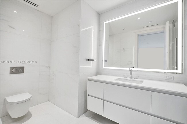 Building Photo - 300 Biscayne Blvd Way