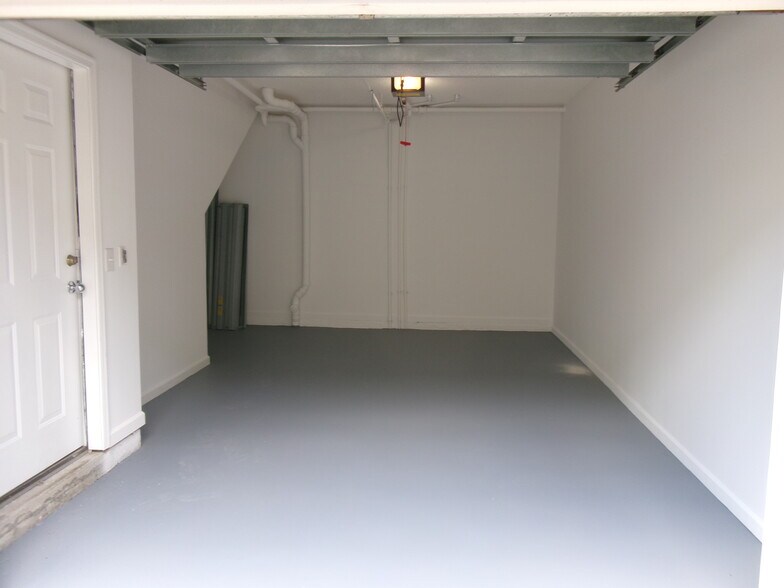Building Photo - 5980 W Sample Rd