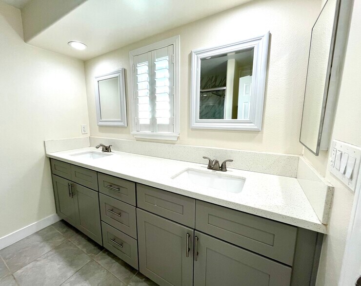 primary bathroom - 16619 Yukon Ave