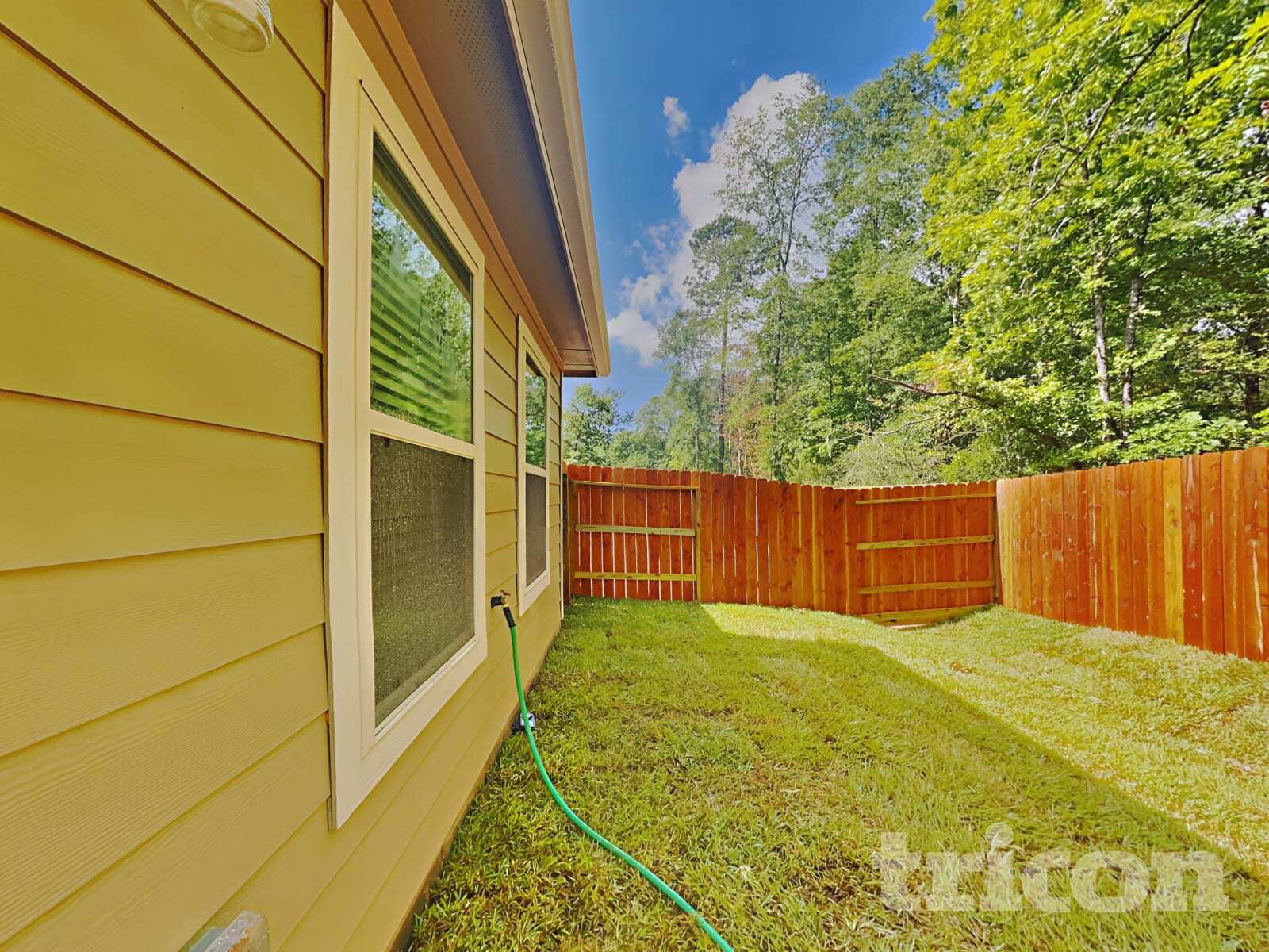 Building Photo - 10050 Cerritos dr