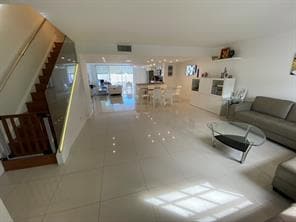 Building Photo - 916 NE 27th Ave