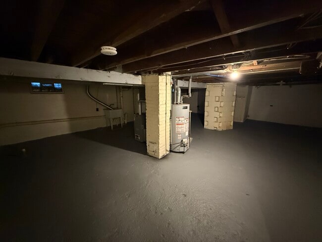 Building Photo - 123 Adelaide St