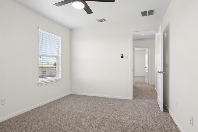 Building Photo - 1385 Red Stag Pl