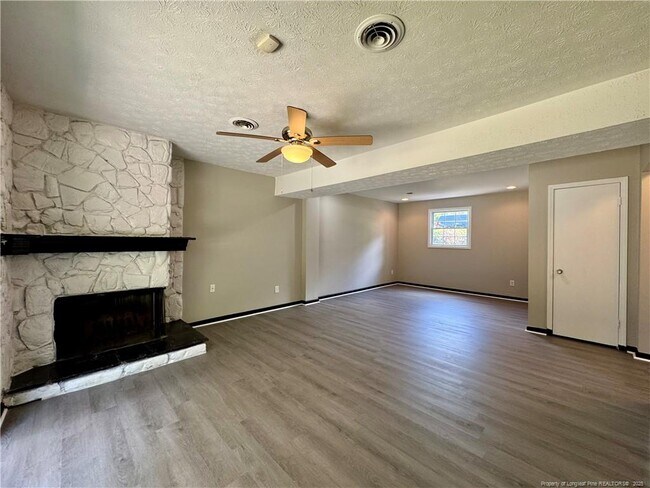 Building Photo - 7067 Darnell St