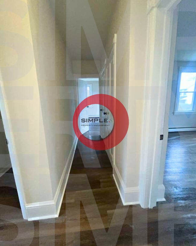 Building Photo - 3 Bedroom House