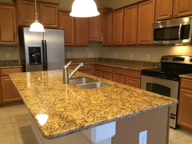 Building Photo - Beautiful 4/5 Bedroom Home in Wyndham Lakes