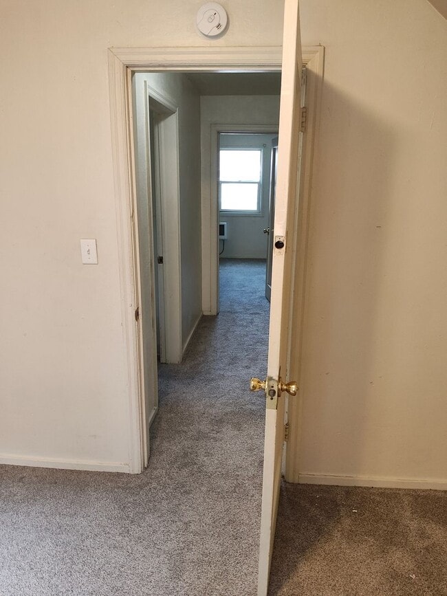 Building Photo - 4BR/2BA House only $2195/month!!!