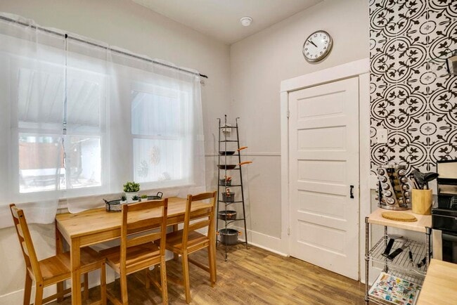 Building Photo - Fully Furnished 3 bedroom 2 bath  for 2 weeks or a Month stay