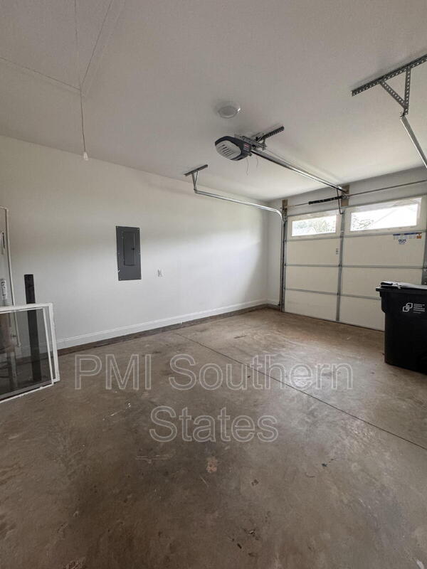 Building Photo - 403 Albus Dr